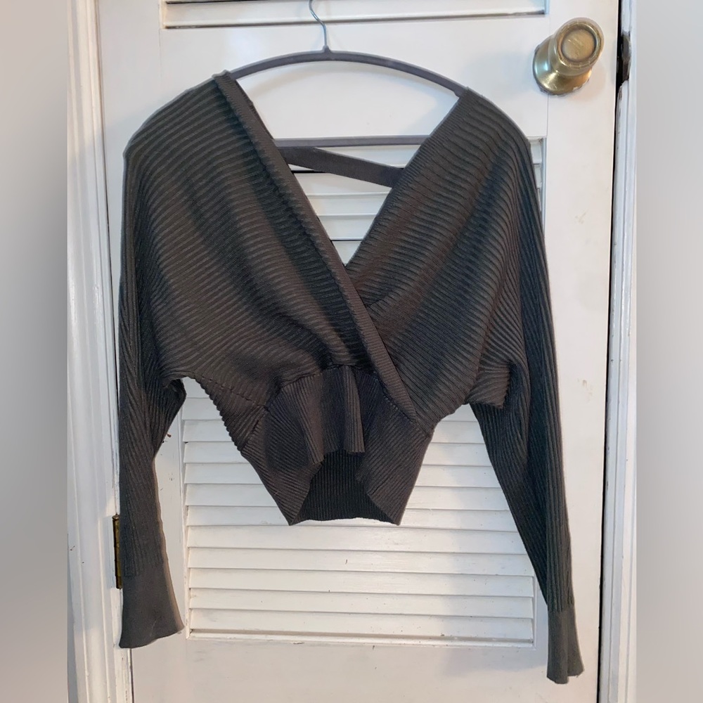 Green crossover cropped sweater
